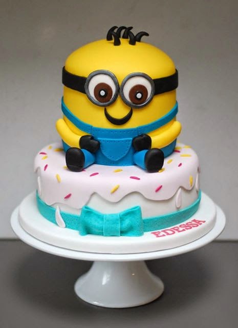 Minion Birthday Cake - Fondant | cakewaves